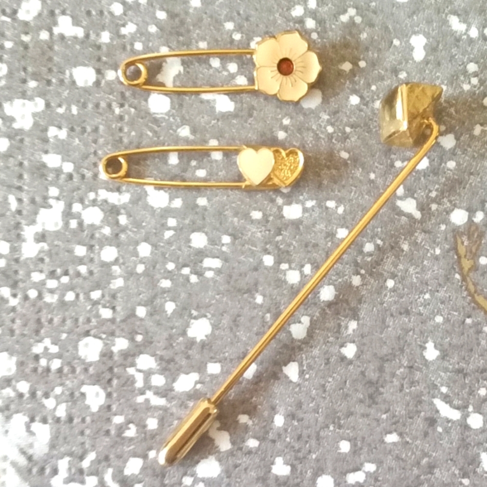 Gold-tone Pin Brooch Set